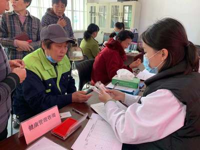 槐蔭區(qū)玉清湖社區(qū)衛(wèi)生服務(wù)中心下村開(kāi)展聯(lián)合國(guó)糖尿病日健康咨詢