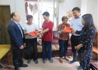 黨員志愿服務在行動!市殘聯(lián)走進圣堂社區(qū)義診慰問送溫暖